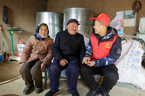 1643709124936648.jpg 团委慰问留丑村.jpg