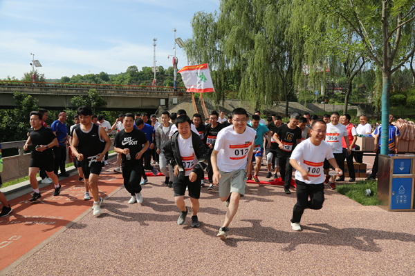 1686213803148846.jpg 发令起跑.jpg