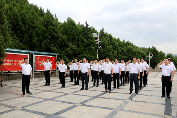 1688351062413080.jpg 图2.整体宣誓_副本.jpg