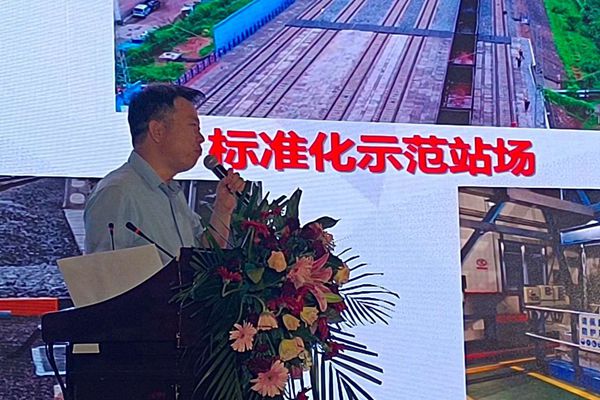 1692933472151772.jpg 现场讲话_副本.jpg